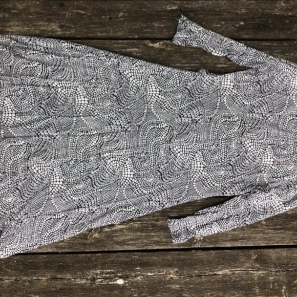 Classic Mac and Jac wrap dress in black and white - Picture 5 of 5